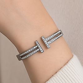 ĞÜMÜŞ RENK zirkon taşli bileklik